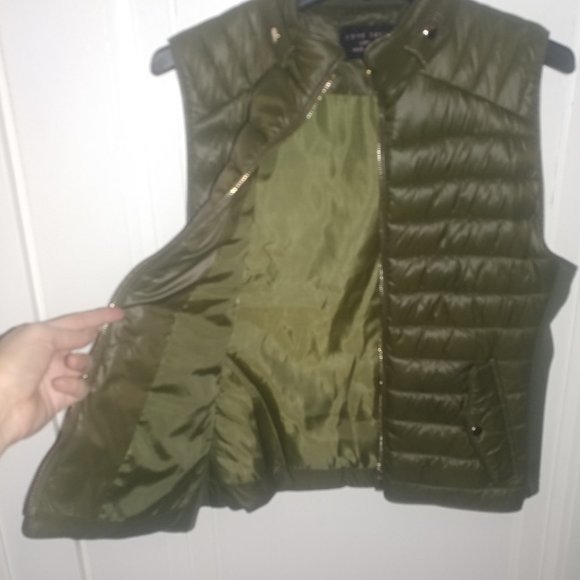 Love Tree: Olive Green Puffer Vest W/Gold Hardware - Women's Size Large - NWOT - Picture 2 of 7